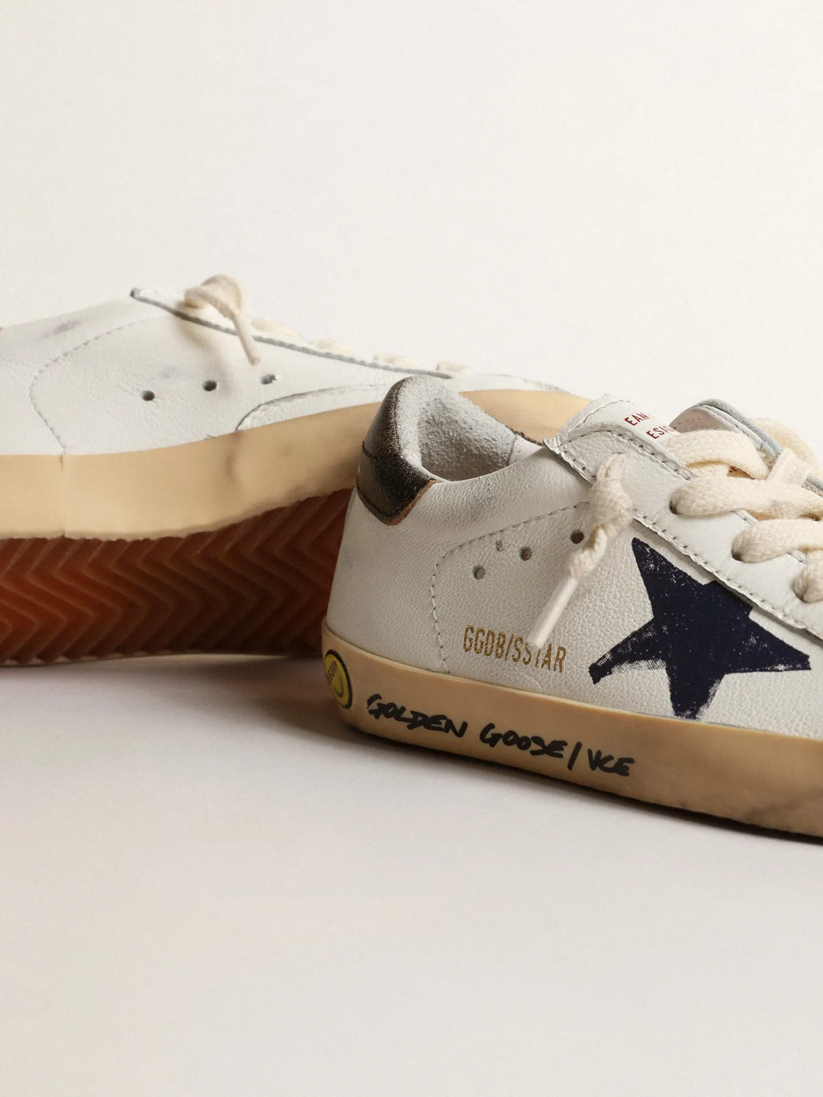 Super-Star Junior in nappa with a printed star and black heel tab